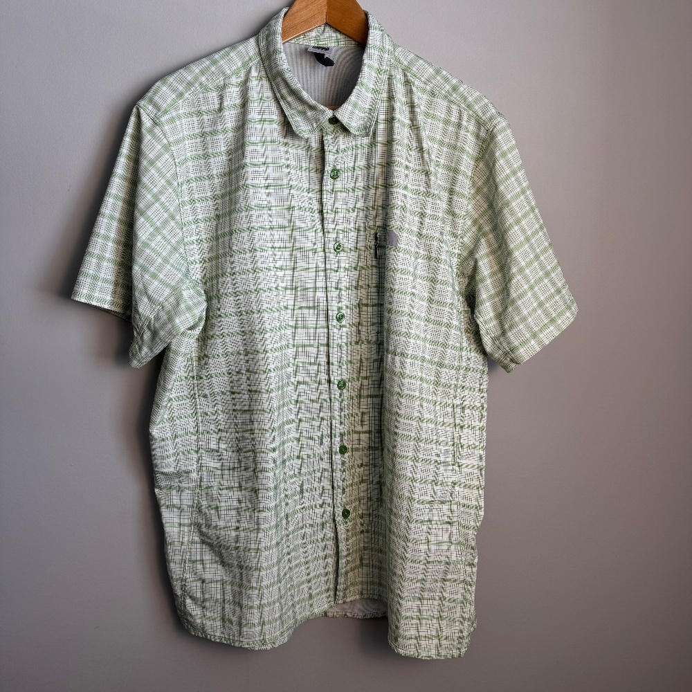 The North Face Men's XL Green Plaid‎ Button Up Performance Shirt Hiking Fishing
